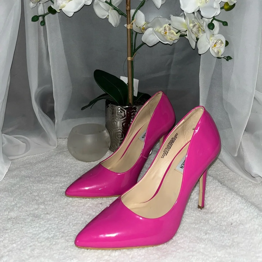 Pretty in pink 💕 Steve Madden Pink Pumps 💕 - Picture 2 of 8